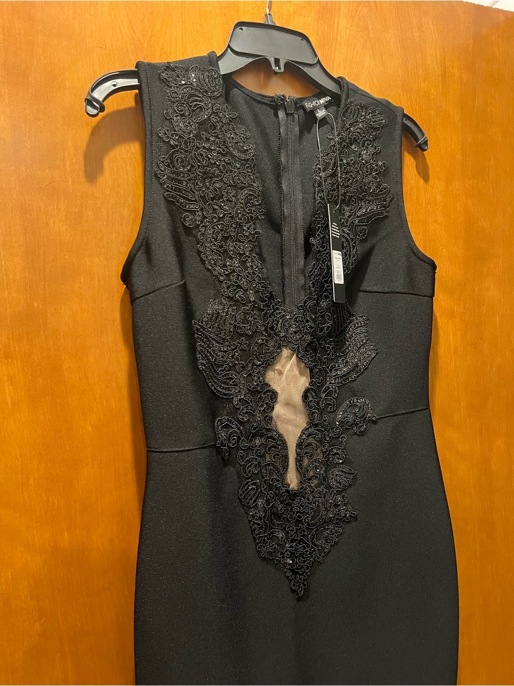 NWT Sleeveless Roxanne Black Gown